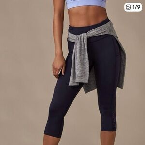 Lululemon Women's Navy Fast and Free Crop II Capri Leggings
19" inseam Size 8